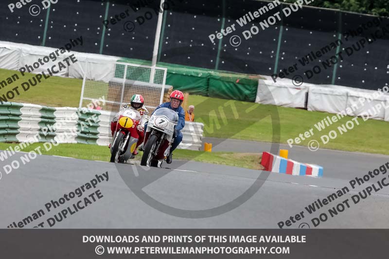 Vintage motorcycle club;eventdigitalimages;mallory park;mallory park trackday photographs;no limits trackdays;peter wileman photography;trackday digital images;trackday photos;vmcc festival 1000 bikes photographs